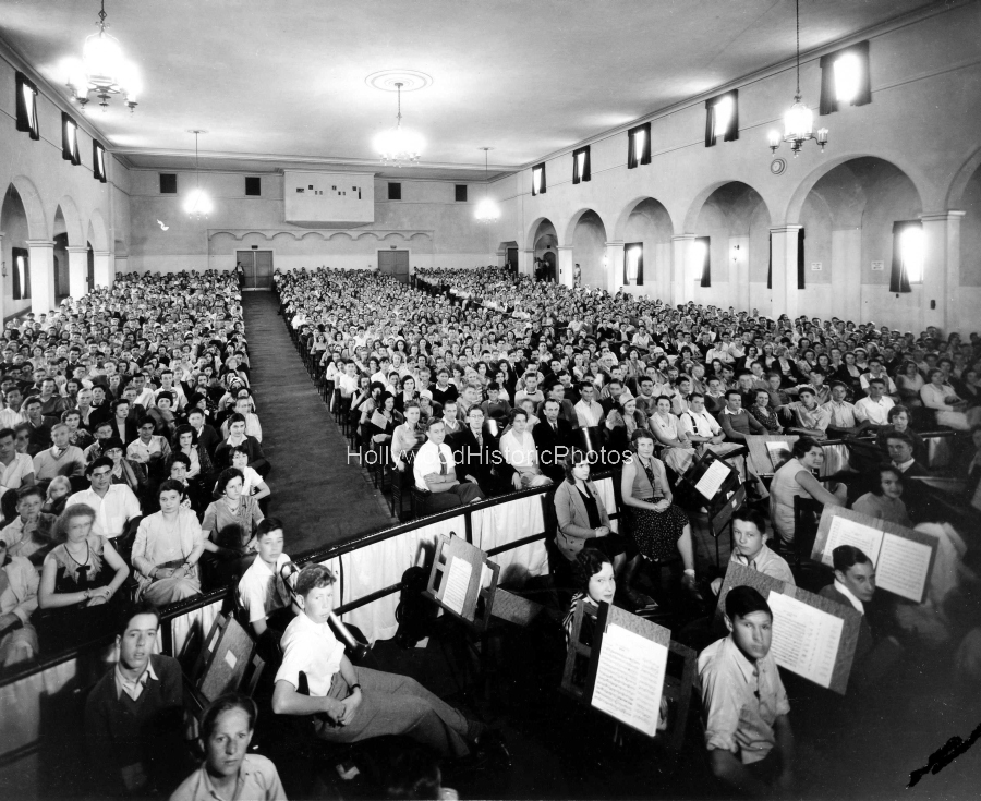 Beverly Hills High School 1946.jpg